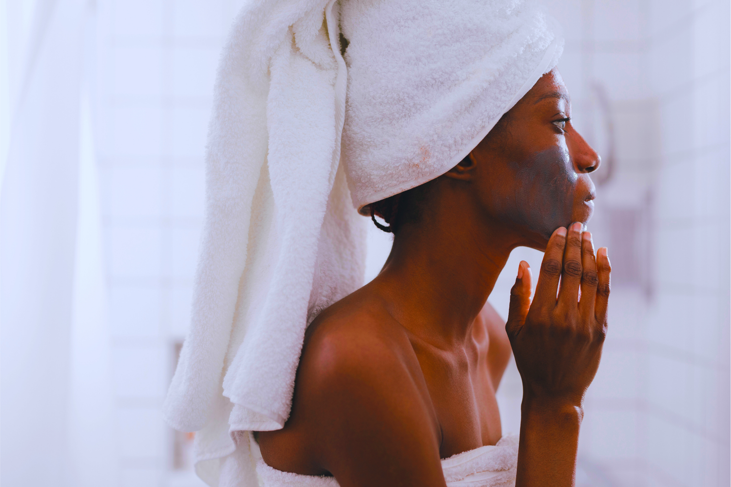 Masque visage naturel aux poudres végétales pour un teint unifié et lumineux.