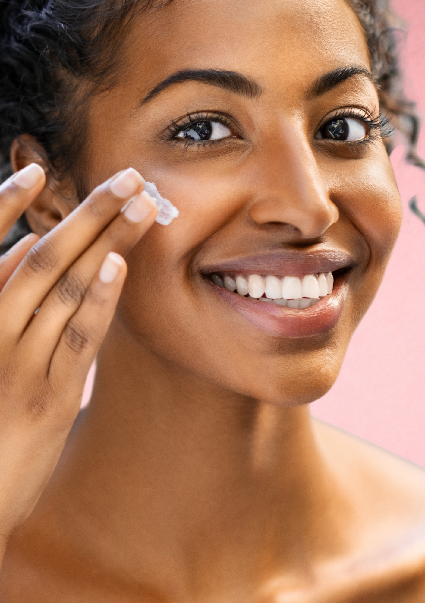 Impact social Mawu Paris : cosmétique éthique et vegan, inclusif et respectueux. Commerce équitable, recyclage, zéro déchet, éco-conception, énergie verte, agriculture biologique, protection de la biodiversité. Produits hypoallergéniques, sans sulfates, transparence et engagement solidaire pour un public souvent invisibilisé.