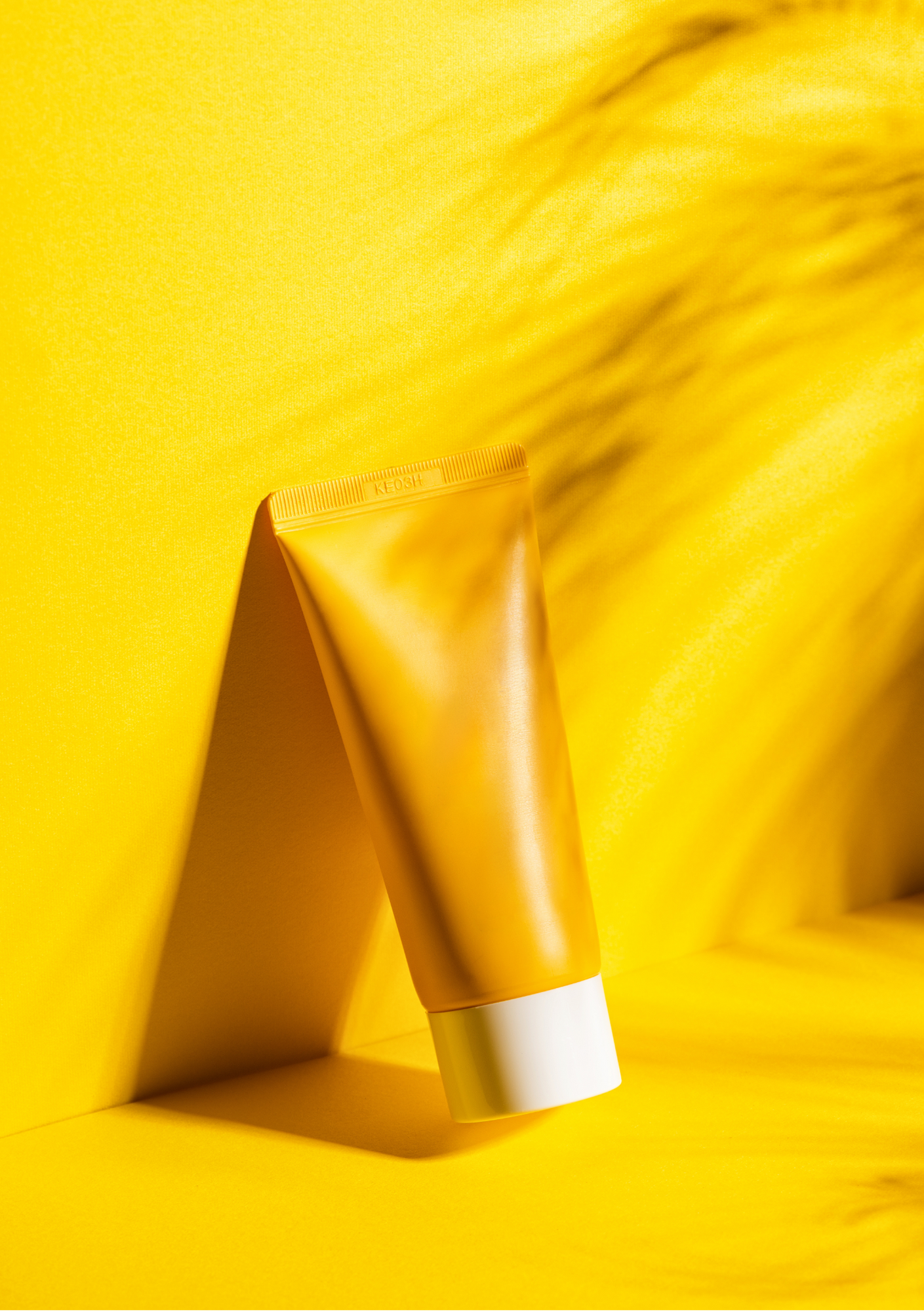 Protéger avec une protection solaire adaptée. Préservez la peau à imperfections des rayons UV avec une poudre, BB crème, crème gel ou anti-cernes SPF 50. Évitez les tâches et nouvelles imperfections avec Mawu Paris