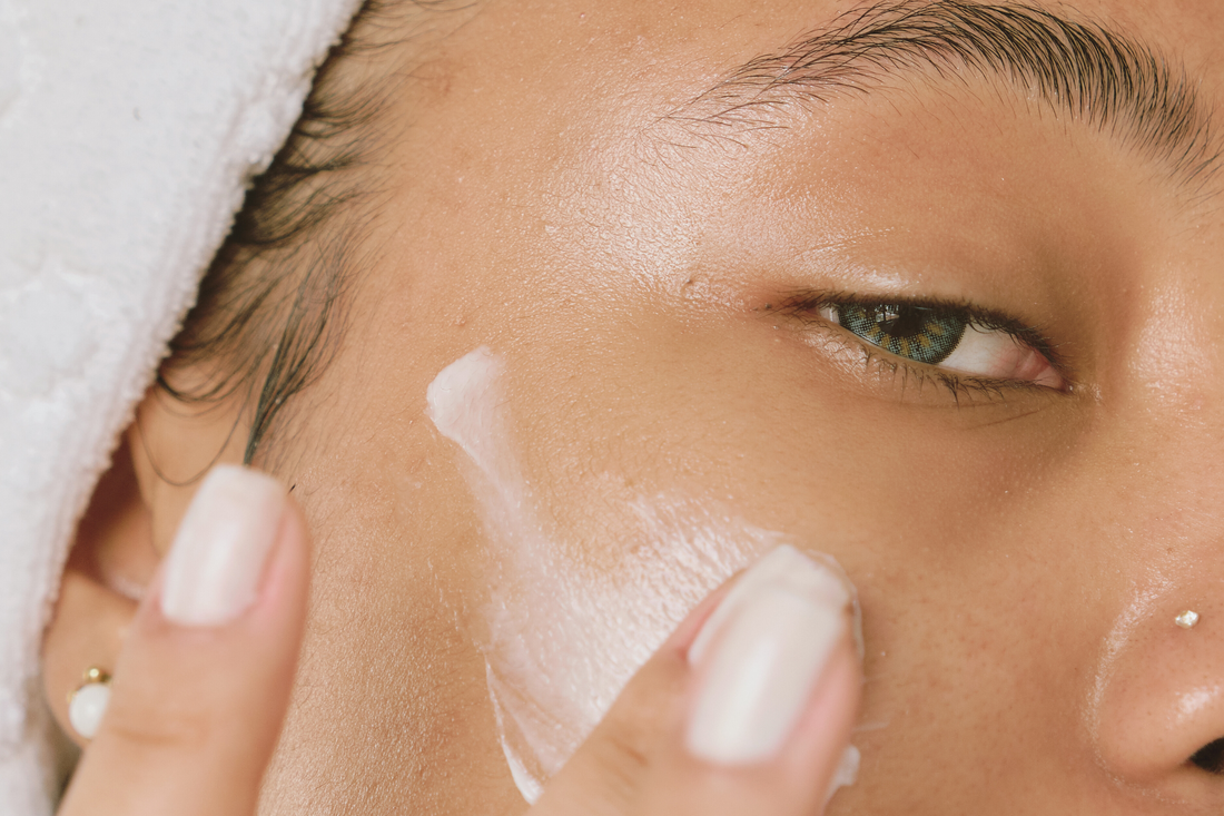 Peau mate et déshydratée : quelle routine visage adopter ?