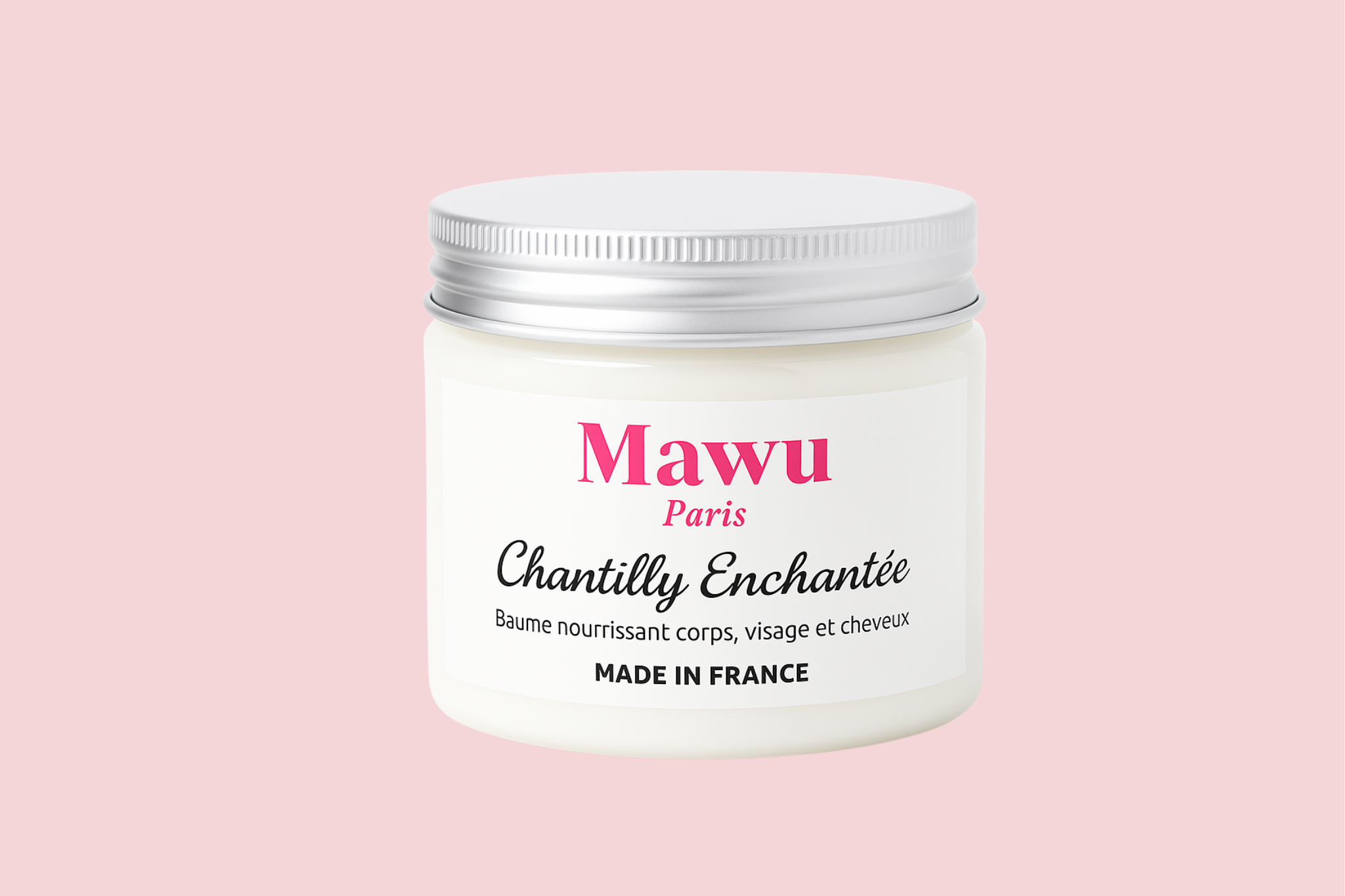 Un pot de Chantilly Enchantée de Mawu Paris sur un fond rose.