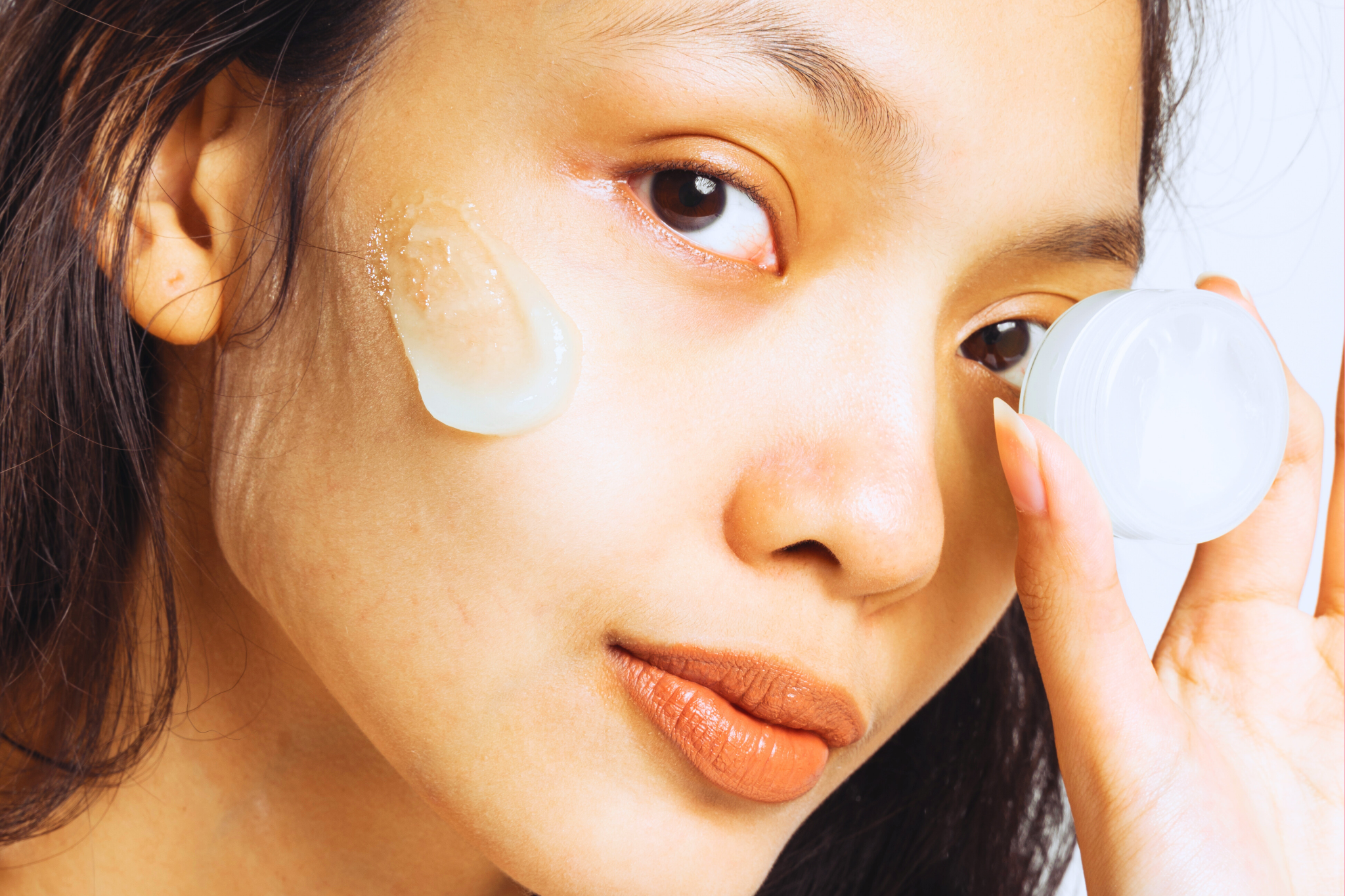 Crème légère hydratante pour protéger la peau du dessèchement.